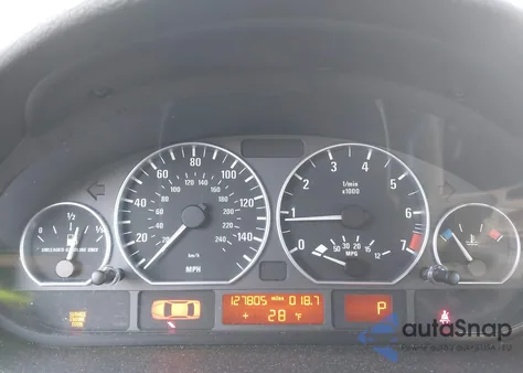 2003 BMW 330Xi z USA, uszkodzony, nr VIN WBAEW534X3PN30081